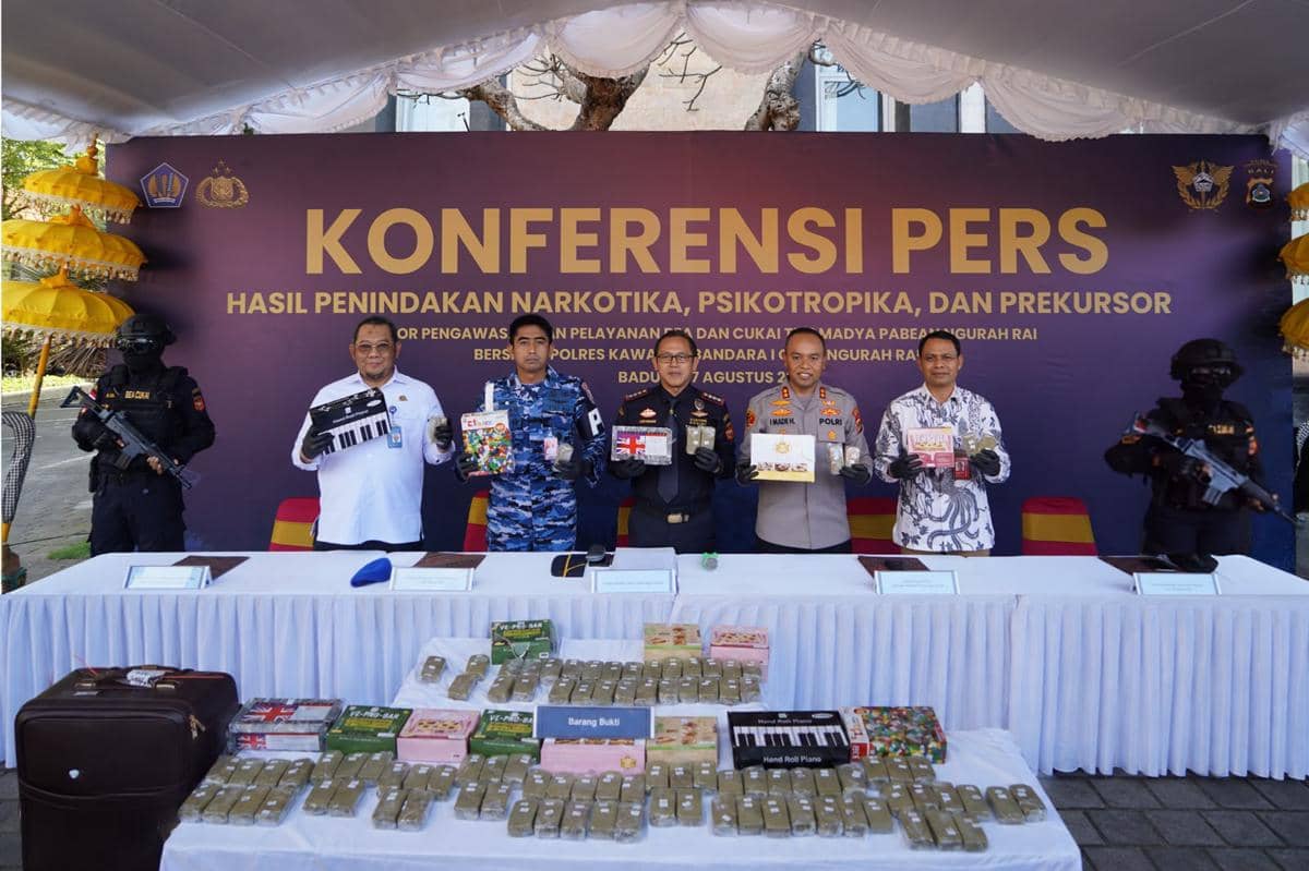 10Kg Ganja Disamarkan Jadi Oleh-Oleh, Dua WNA Ditangkap di Bali