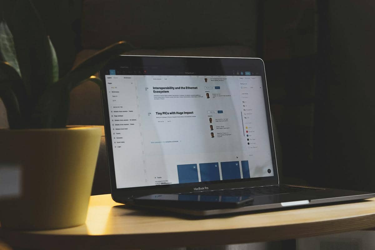 ilustrasi laptop