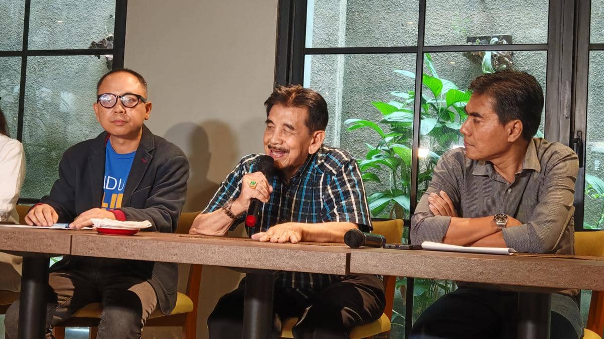 Salah satu pendiri Yayasan Harapan Ibu, Yan Sofyan Syafe'i (tengah) (IDN Times/Ilman Nafi'an)