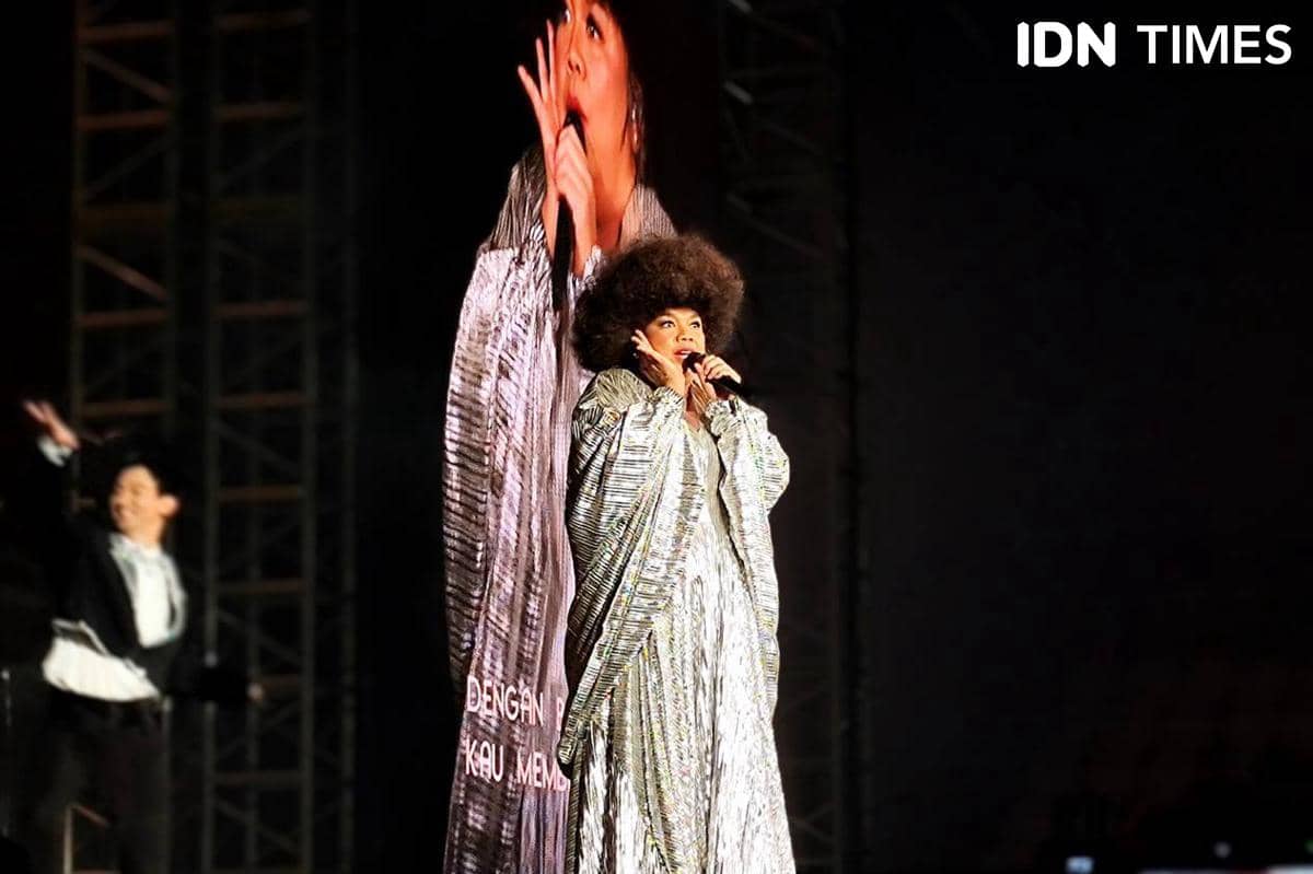 Tika Panggabean mendadak jadi Gloria Gaynor lewat I Will Not Survive.jpg