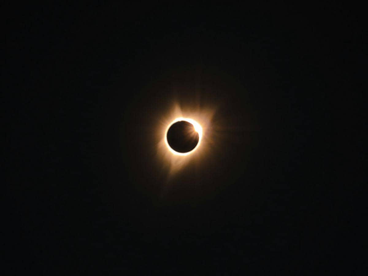 ilustrasi gerhana matahari (unsplash.com/Mark Basarab)