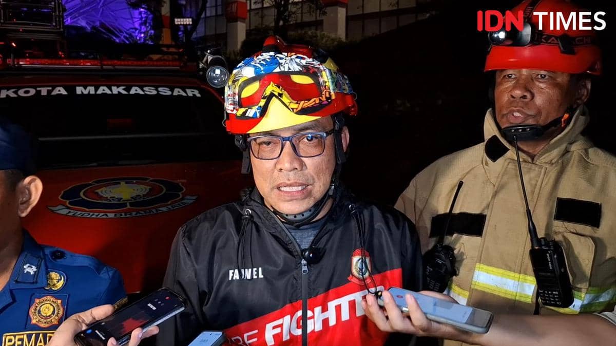 Dua Orang Sesak Napas dan Pingsan saat Nipah Mall Makassar Kebakaran