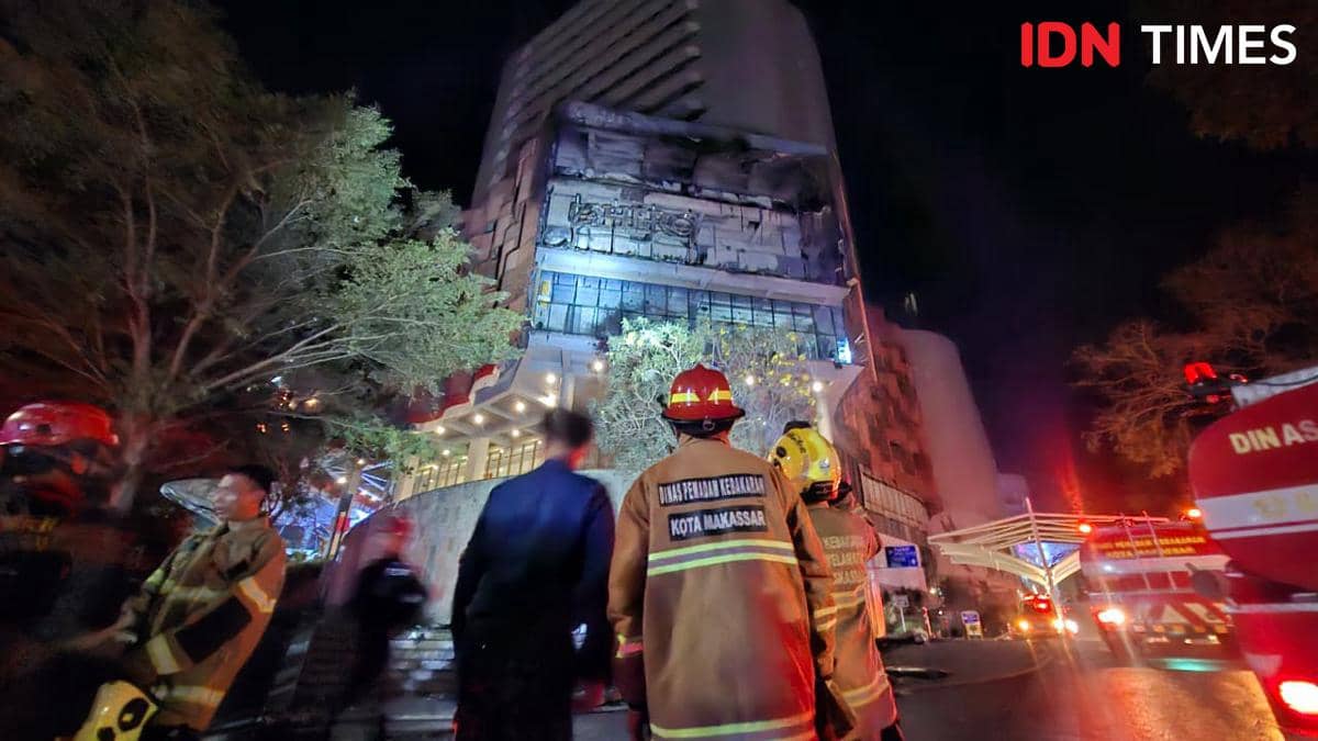Nipah Mall Makassar Kebakaran, Api Diduga dari Korsleting Neon Box