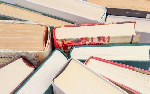 Ilustrasi memberikan sampul buku