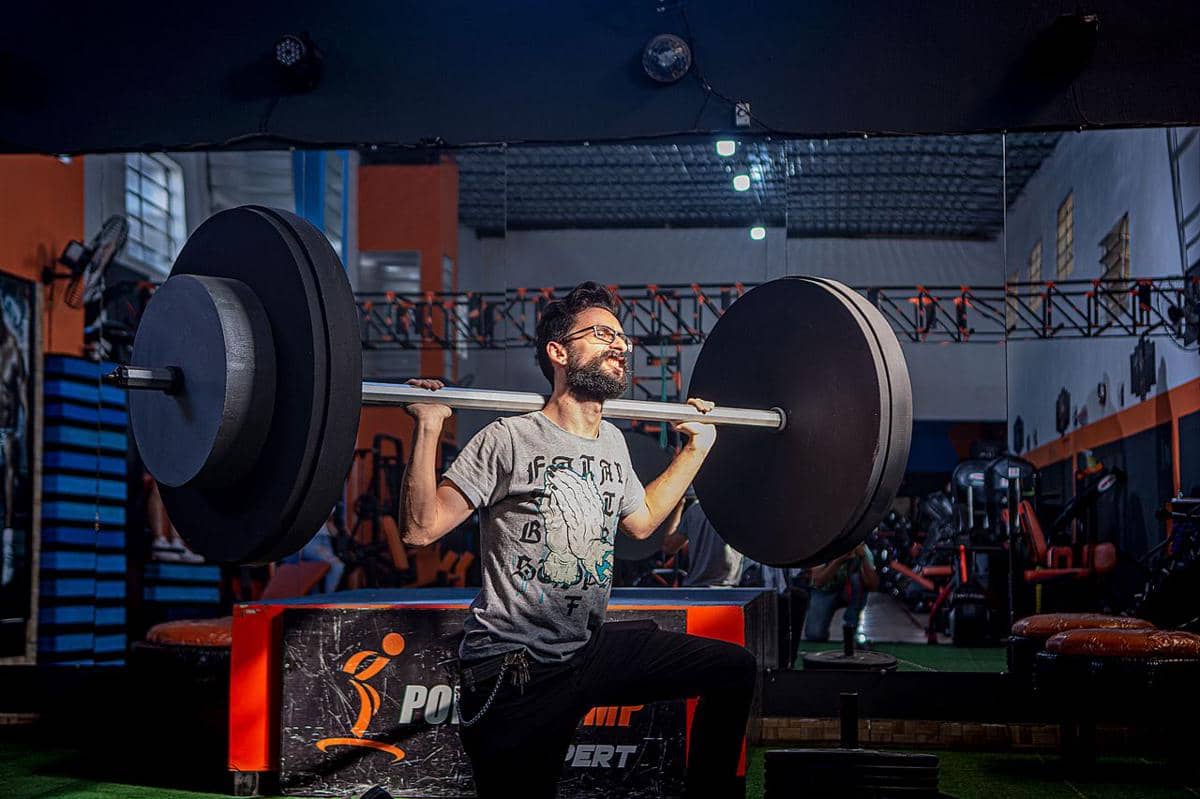 5 Penyebab Pria Sulit Menghindari Ego Lifting saat Berlatih di Gym