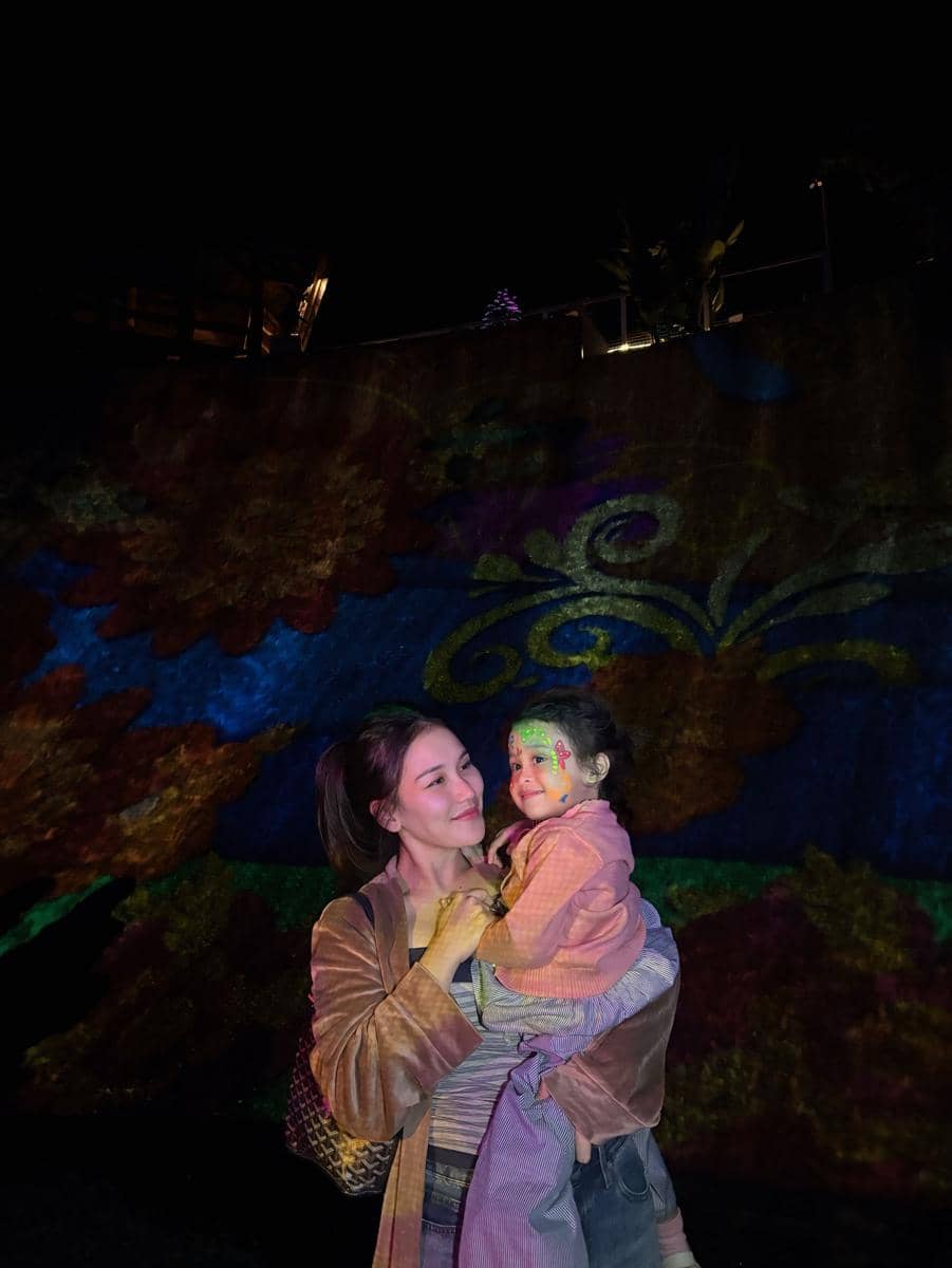 Ayu Ting Ting liburan keluarga di Dusun Bambu