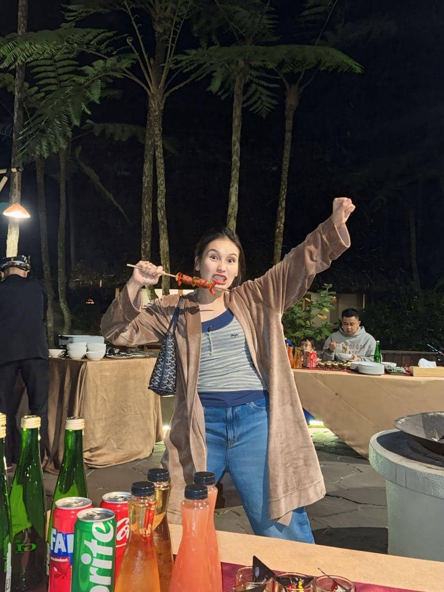 Ayu Ting Ting liburan keluarga di Dusun Bambu