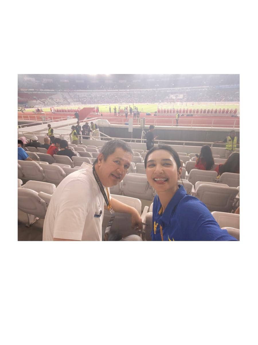 Mikha Tambayong nonton pertandingan Chelsea vs AC Milan di GBK