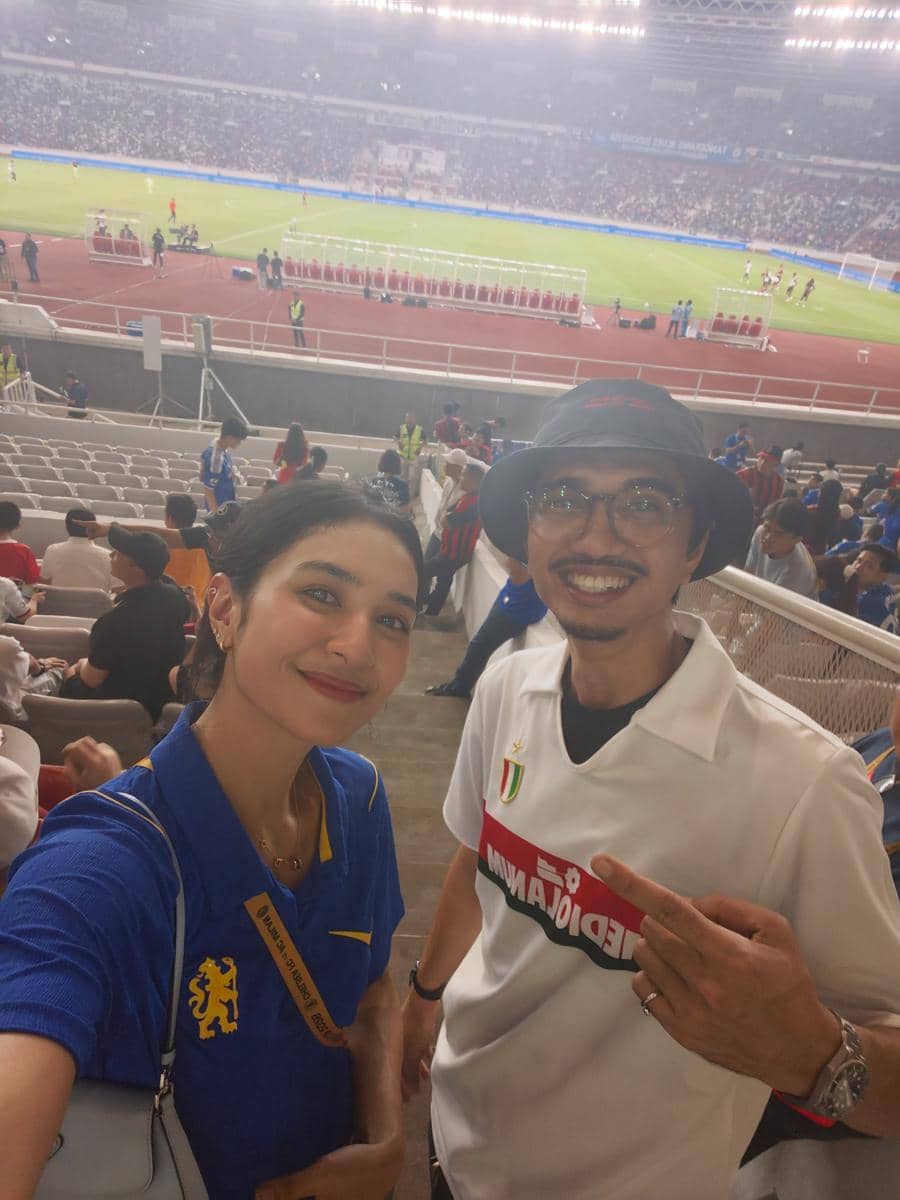 Mikha Tambayong nonton pertandingan Chelsea vs AC Milan di GBK