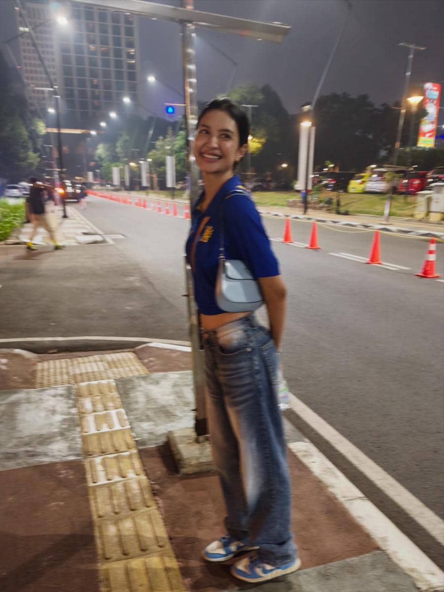 Mikha Tambayong nonton pertandingan Chelsea vs AC Milan di GBK