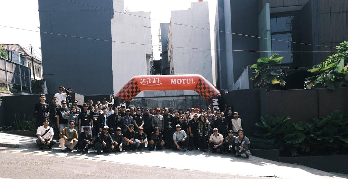 Materi komunikasi brand Motul yang memperluas kehadirannya ke ranah lifestyle dalam dokumen promosi.
