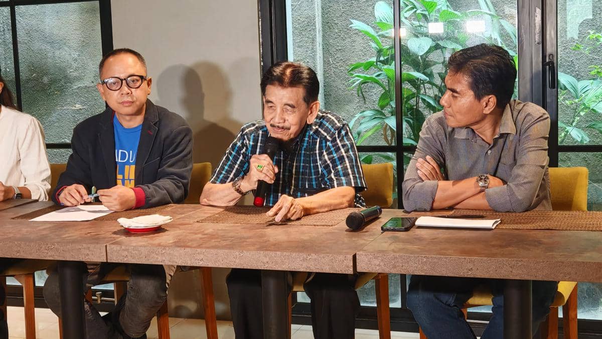 Salah satu pendiri Yayasan Harapan Ibu, Yan Sofyan Syafe'i (tengah) (IDN Times/Ilman Nafi'an)