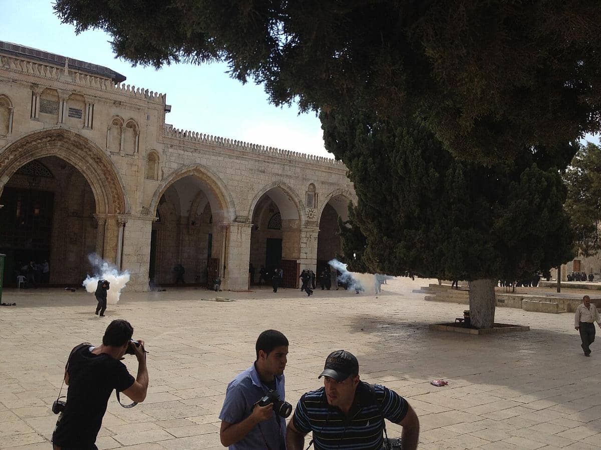 Tentara Israel menyerang area Masjid Al-Aqsa