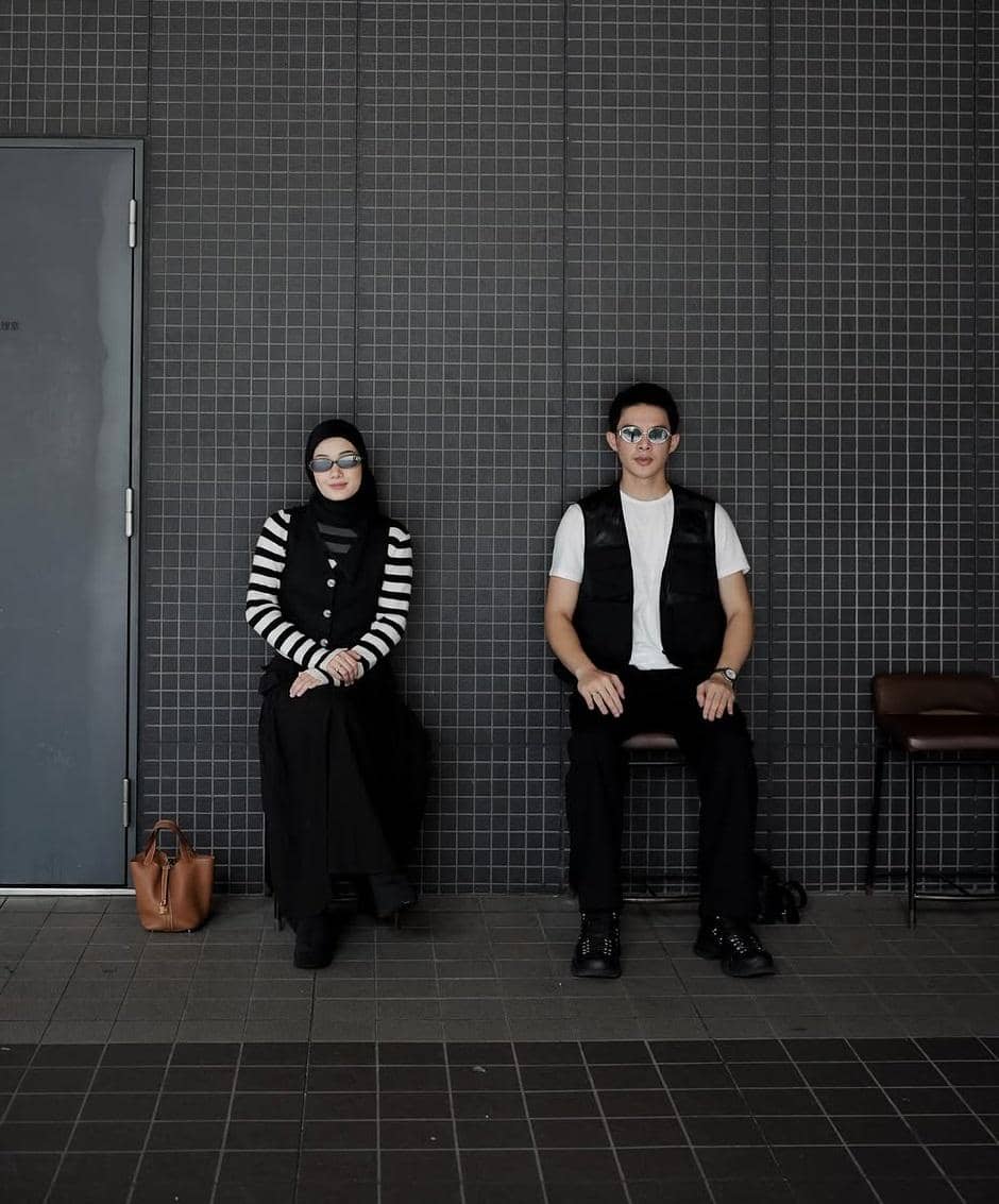 gaya layering Rey Mbayang yang bikin outfit lebih berdimensi