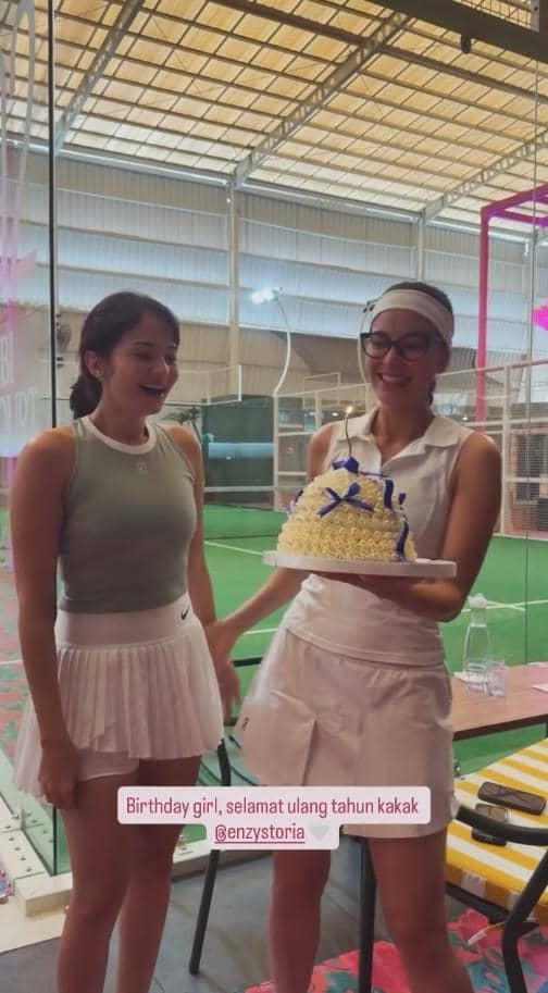 Ulang Tahun ke-34 Enzy Storia (instagram.com/enzystoria)
