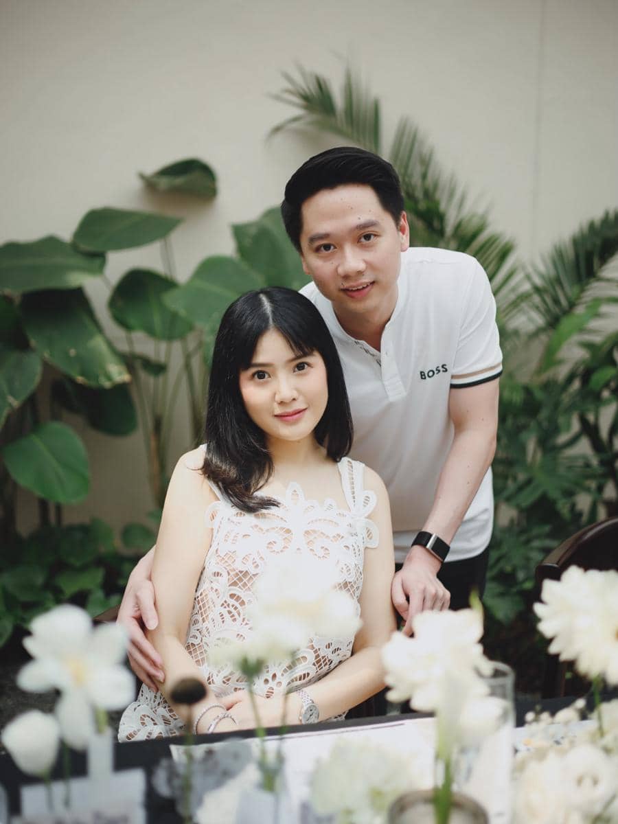 Momen gender reveal kehamilan Valencia Tanoe yang dibagikan dalam unggahan akun Instagram @valenciatanoe.