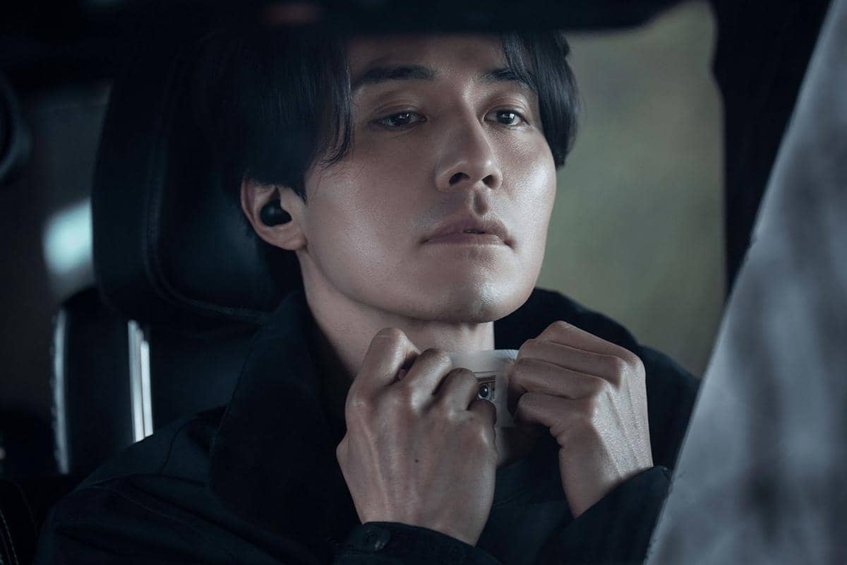 Lee Dong Wook sebagai Jeong Jin Man di A Shop for Killers 2