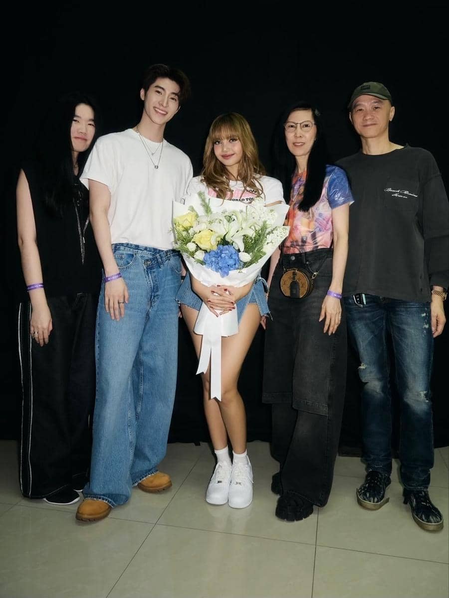 potret kedekatan Lisa BLACKPINK dan Blue Pongtiwat