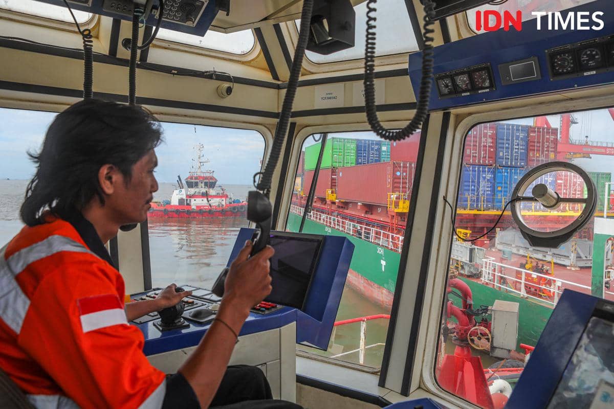 Melayani dengan Hati, Kisah Muzammil dari Balik Kemudi KT Hang Tuah II