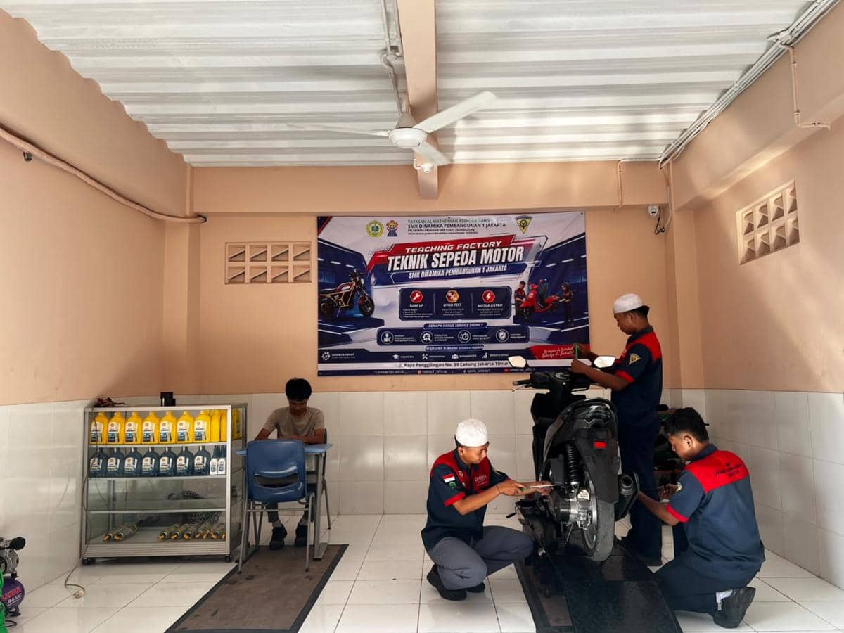 PLN Buka Akses Keahlian Konversi Motor Listrik di SMK