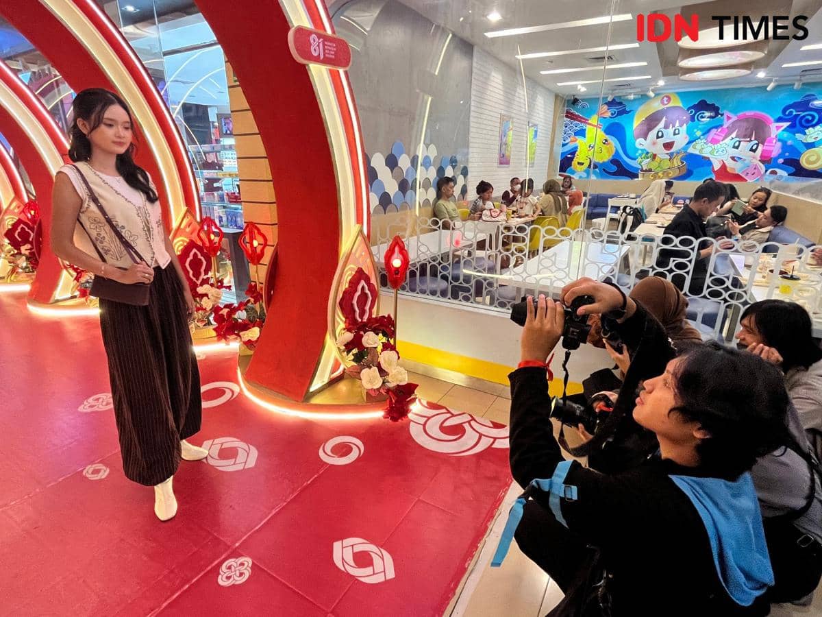 Lebih dari 30 Fotografer Berburu Foto Merah Putih di Semarang
