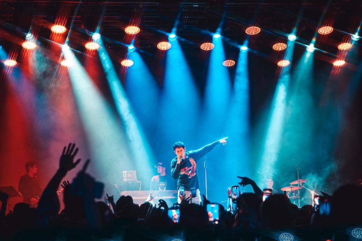 Penampilan GAVIN:D saat konser di Swedia.