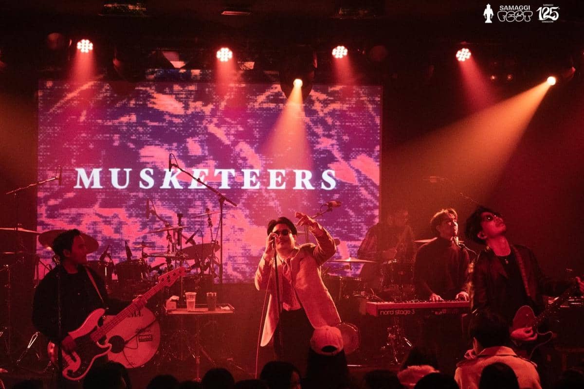 Penampilan MUSKETEERS saat konser di Inggris.