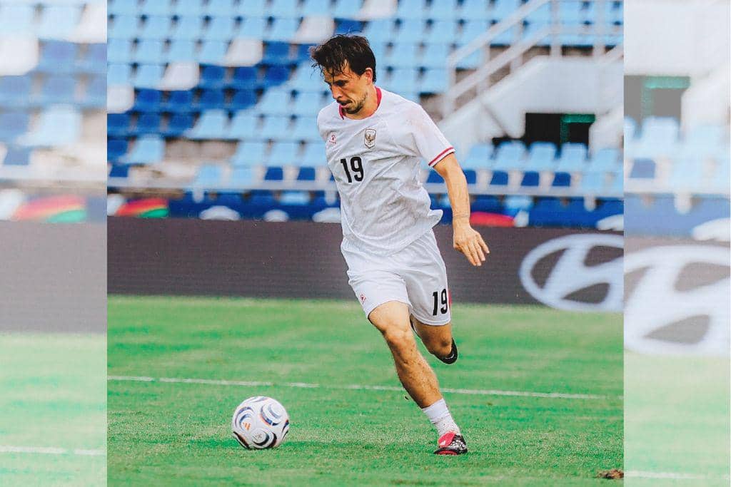 Pemain Persib Bandung, Thom Haye, saat memperkuat Timnas Indonesia.