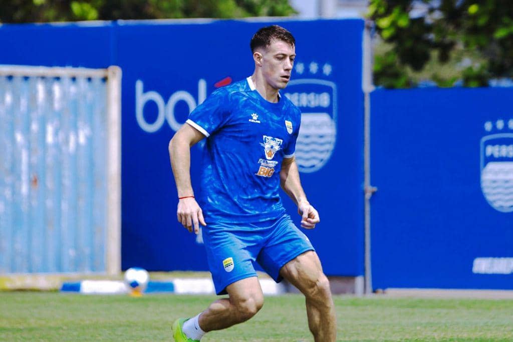 Pemain baru Persib Bandung, Mariano Peralta, dalam sesi latihan pada 3 Agustus 2026. 