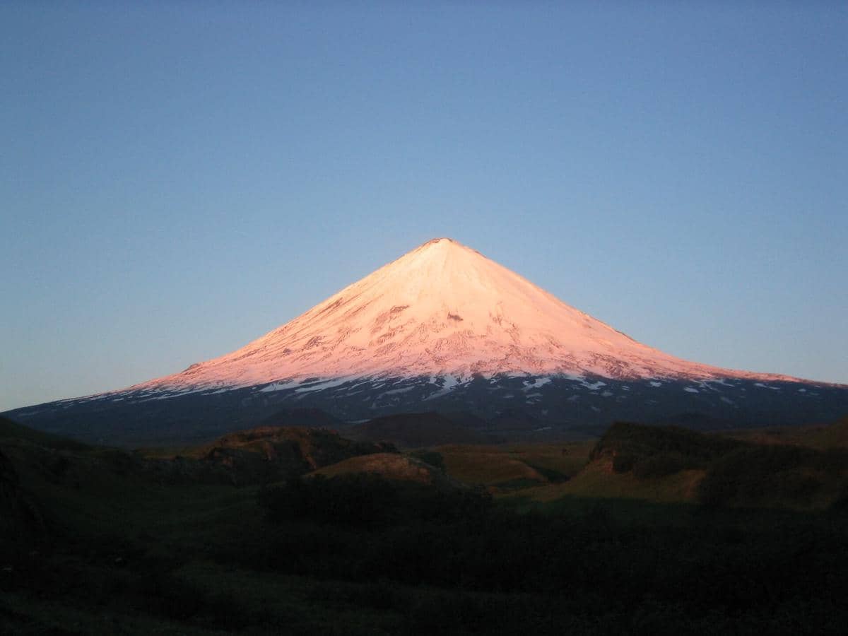 4 Fakta Unik Klyuchevskaya Sopka, Gunung Berapi Aktif Tertinggi di Eurasia!