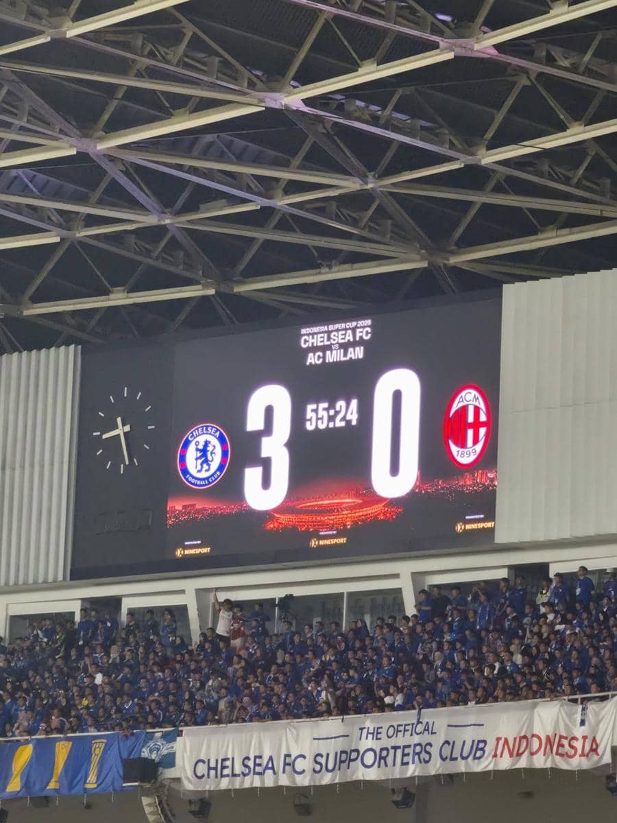 El Rumi berada di Gelora Bung Karno saat menyaksikan pertandingan Chelsea dari area stadion.