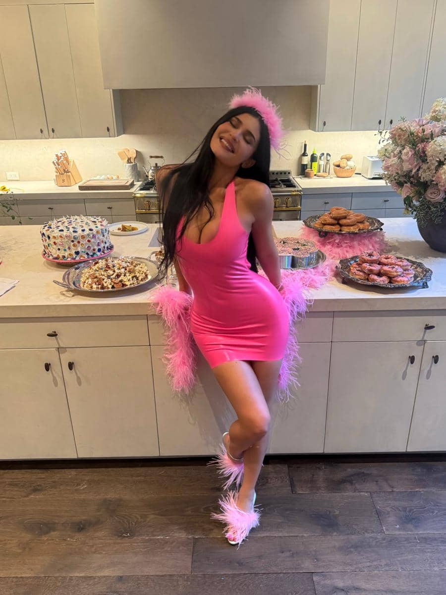 Kylie_1946332433.jpg