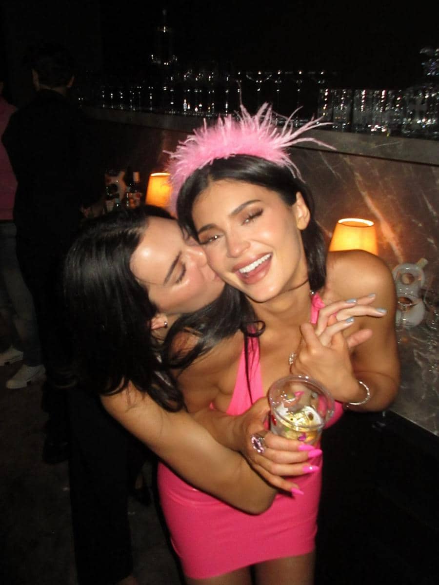 Kylie_1946332602.jpg