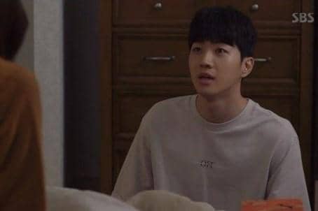 Cuplikan adegan dari drama Let Me Introduce Her produksi SBS yang digunakan sebagai materi promosi serial tersebut.