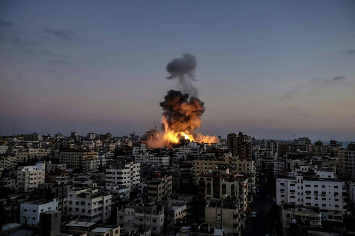 Sebuah ledakan terjadi akibat serangan Angkatan Udara Israel di Jalur Gaza, Palestina.
