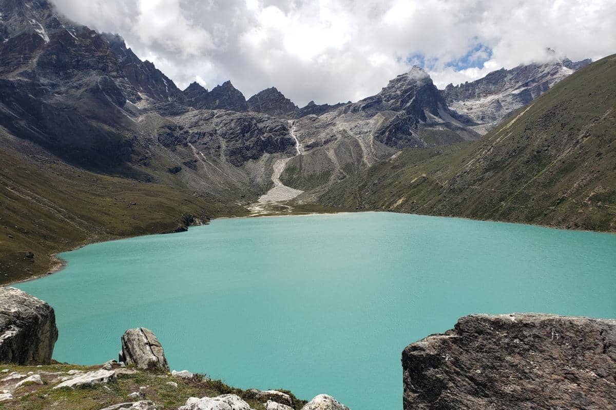 ilustrasi Gokyo Valley 