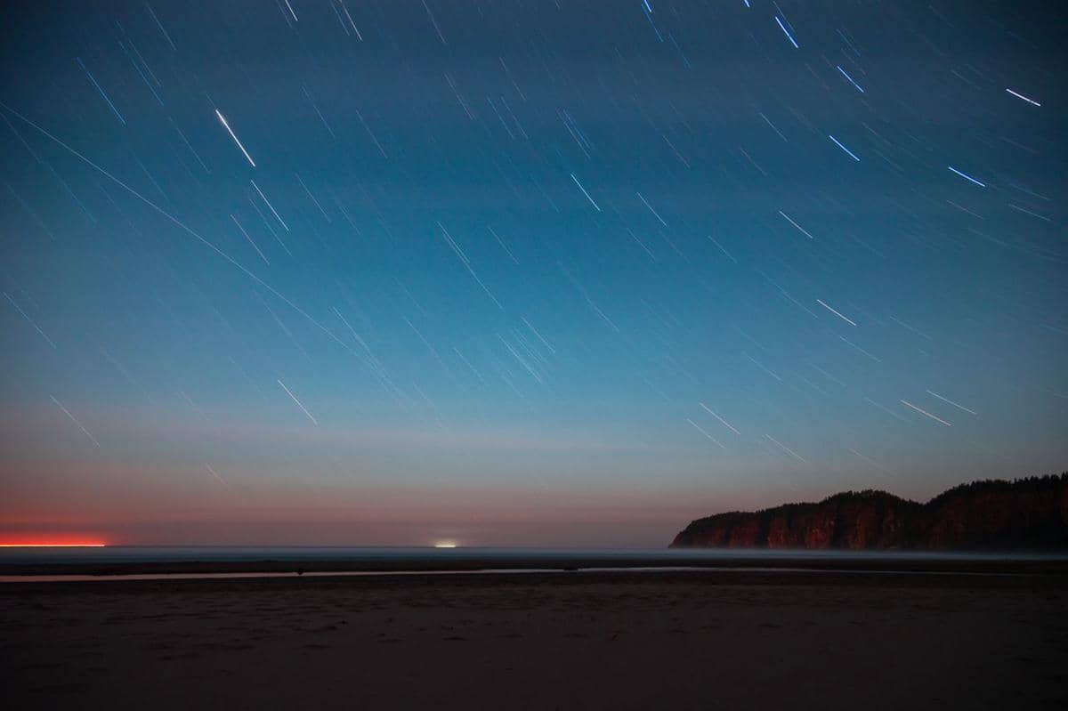 ilustrasi hujan meteor Perseid