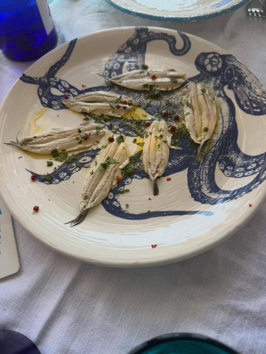 Rebecca Klopper saat liburan di Amalfi Coast