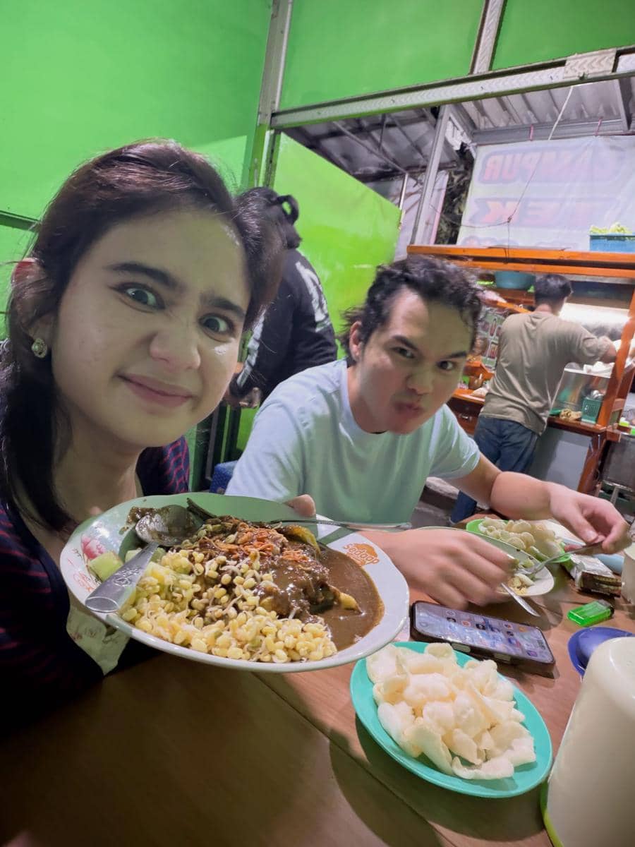Tissa Biani dan Dul jalan-jalan di Surabaya