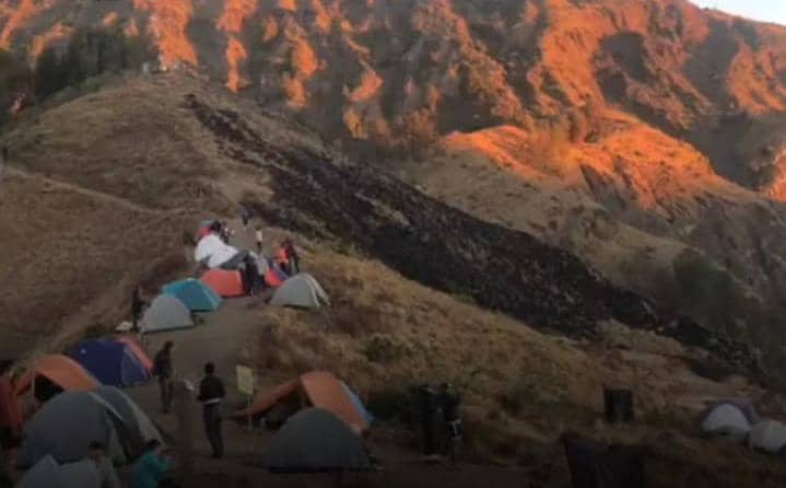 Kebakaran Lagi, 1,6 Hektare Camp Site Plawangan Rinjani Ludes Terbakar