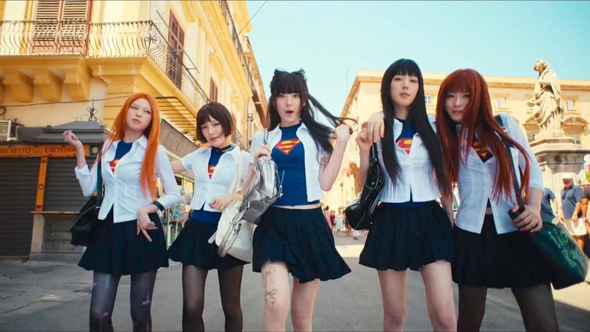 Tangkapan layar cuplikan video musik “Pop Off” dari KiiiKiii yang diunggah melalui kanal YouTube STARSHIP.