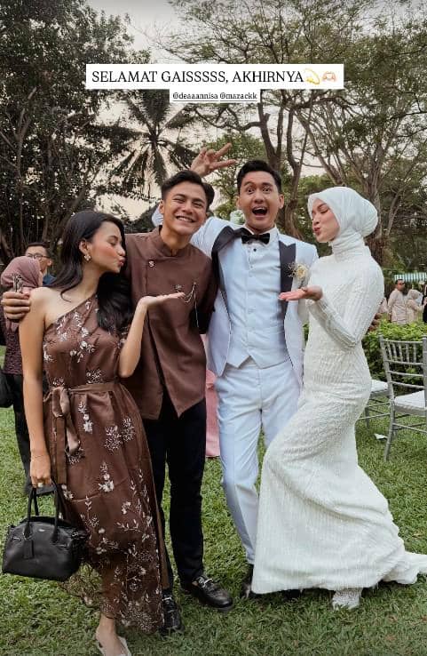 Sejumlah tamu artis menghadiri pernikahan Dea Annisa dan Mazaki Ahmad dalam suasana perayaan yang hangat.