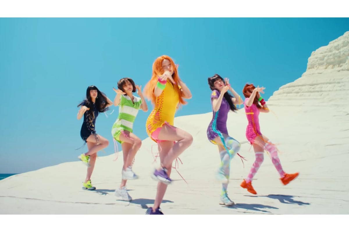 MV KiiiKiii kali ini banyak menampilkan warna-warna vibrant