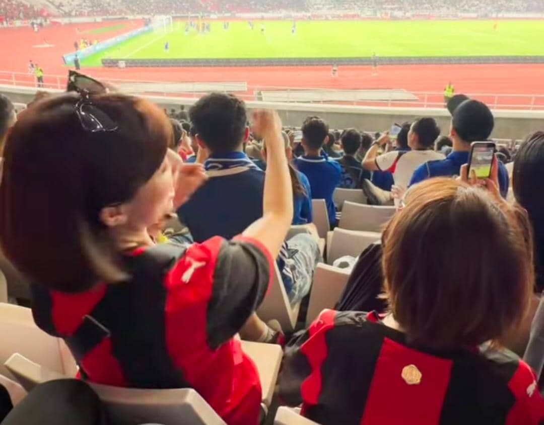 Chika Jessica bawa mama nonton AC Milan vs Chelsea ke GBK