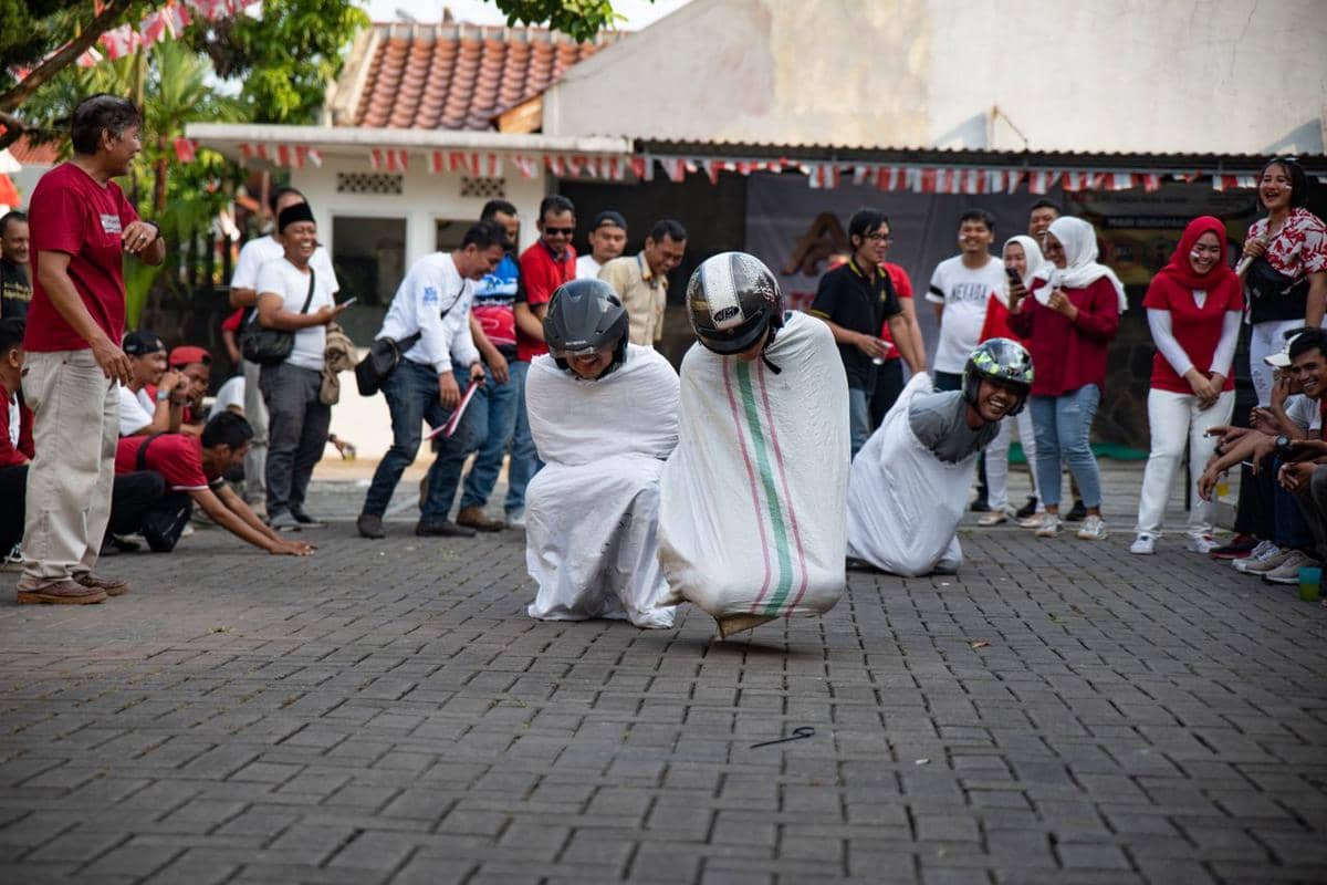 6 Manfaat Lomba Balap Karung untuk Kesehatan, Bakar Kalori!