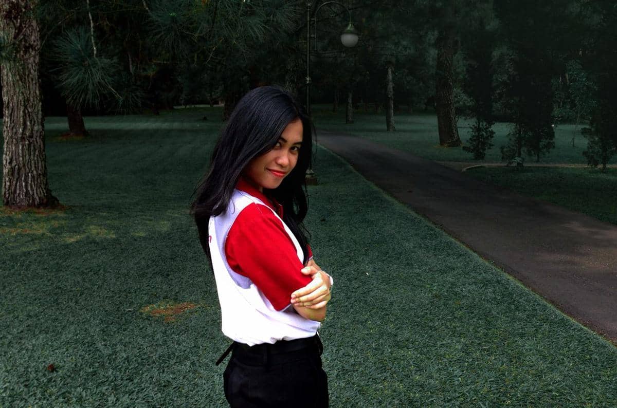 berbaju merah putih