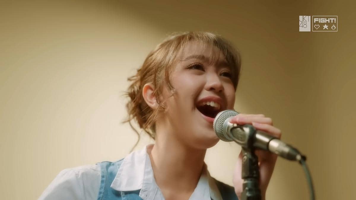 Visual promosi REVOICE dari JKT48 yang diunggah melalui kanal YouTube resmi grup sebagai materi musik terbaru.