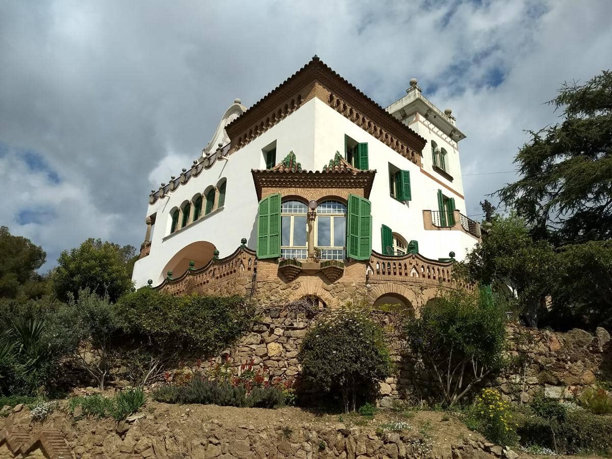 salah satu rumah yang dibangun dalam proyek awal Park Güell