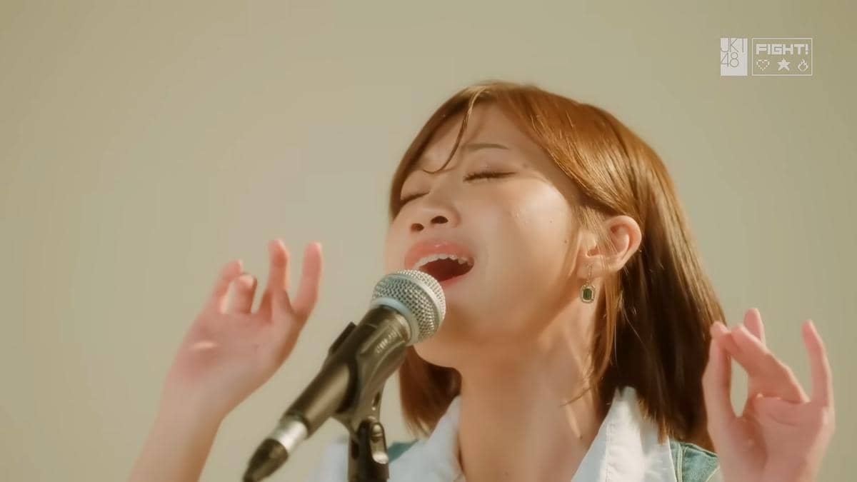 Judul REVOICE JKT48 pada materi dari kanal YouTube resmi JKT48, yang dapat diakses melalui youtube.com/jkt48.