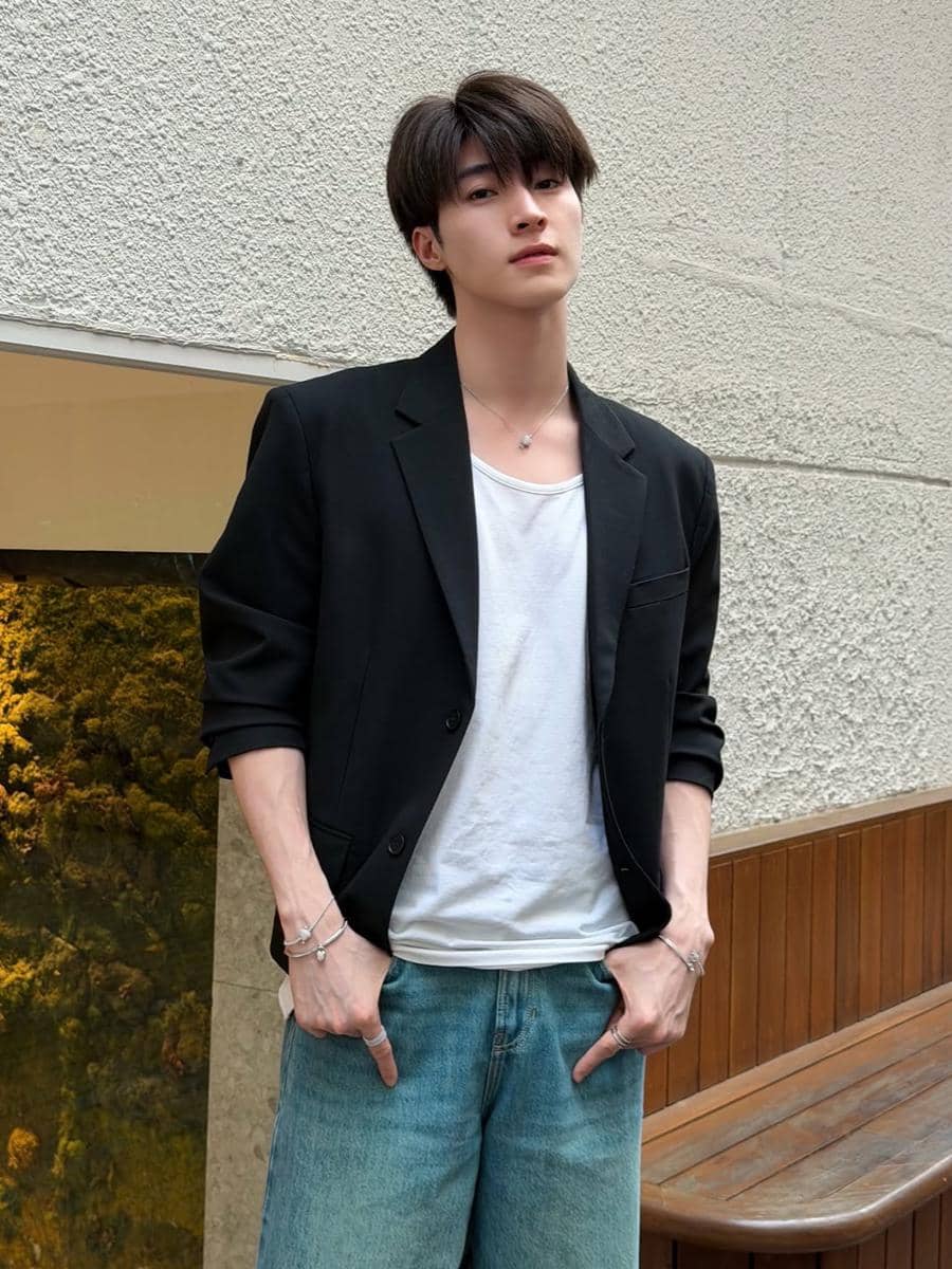 potret Blue Pongtiwat